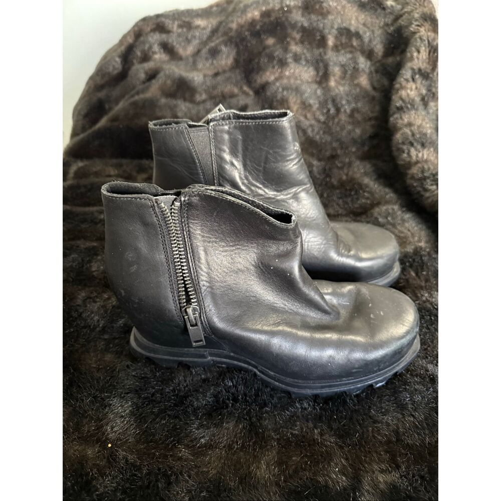 SOREL‎ Joan of Arctic III Wedge Black Leather Booties  Size 8.5 Winter Fall